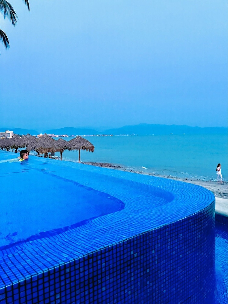 Los Picos Hotel & Suites Bucerias 47/50