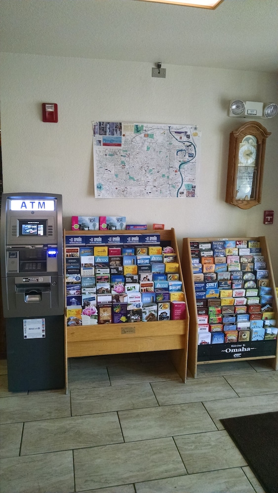 Super 8 by Wyndham Omaha Eppley Airport/Carter Lake 12/16
