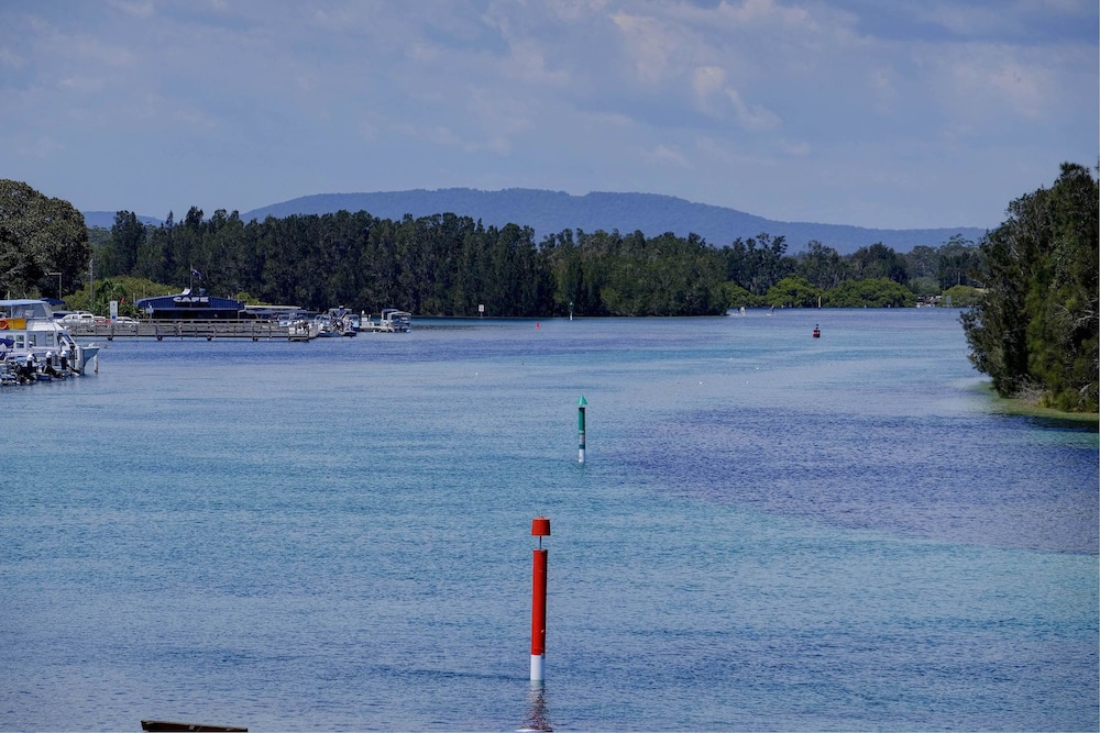 Lakes and Ocean Hotel Forster 32/40