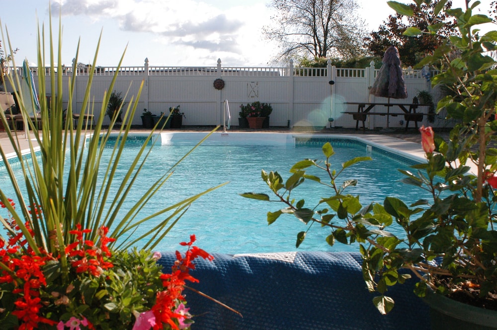Annville Inn Bed and Breakfast 48/50
