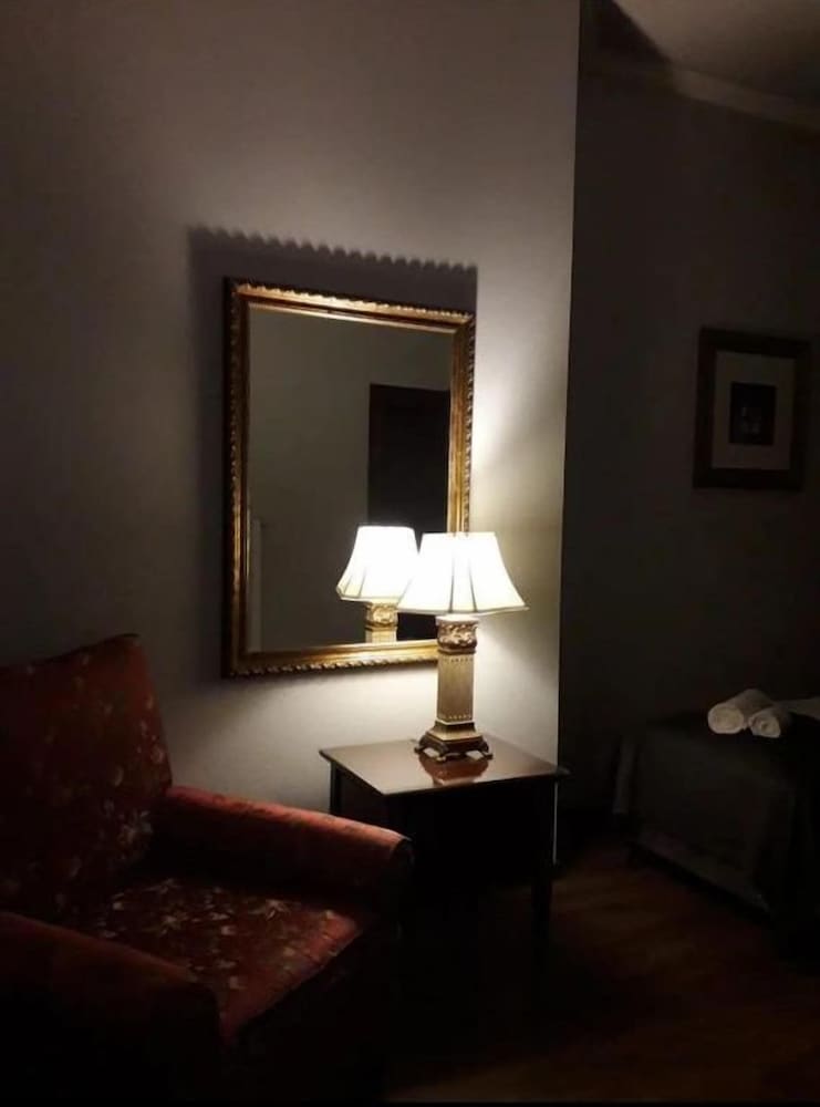 Tea For Two Hotel 10/40