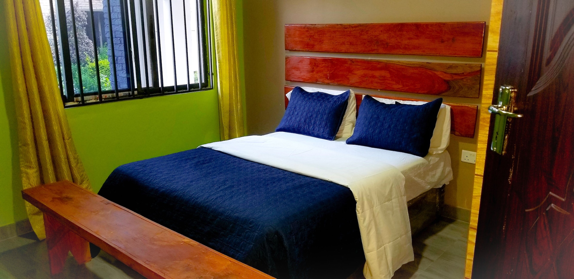 3 Bedrooms, Signature, House, Queen and Twin Beds, Pool Access، Exquisite Modern Apartment In Lusaka 5/10
