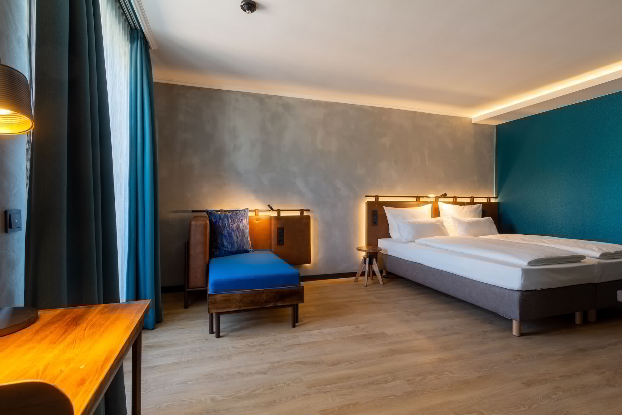 DELUXE, STUDIO, SUITE