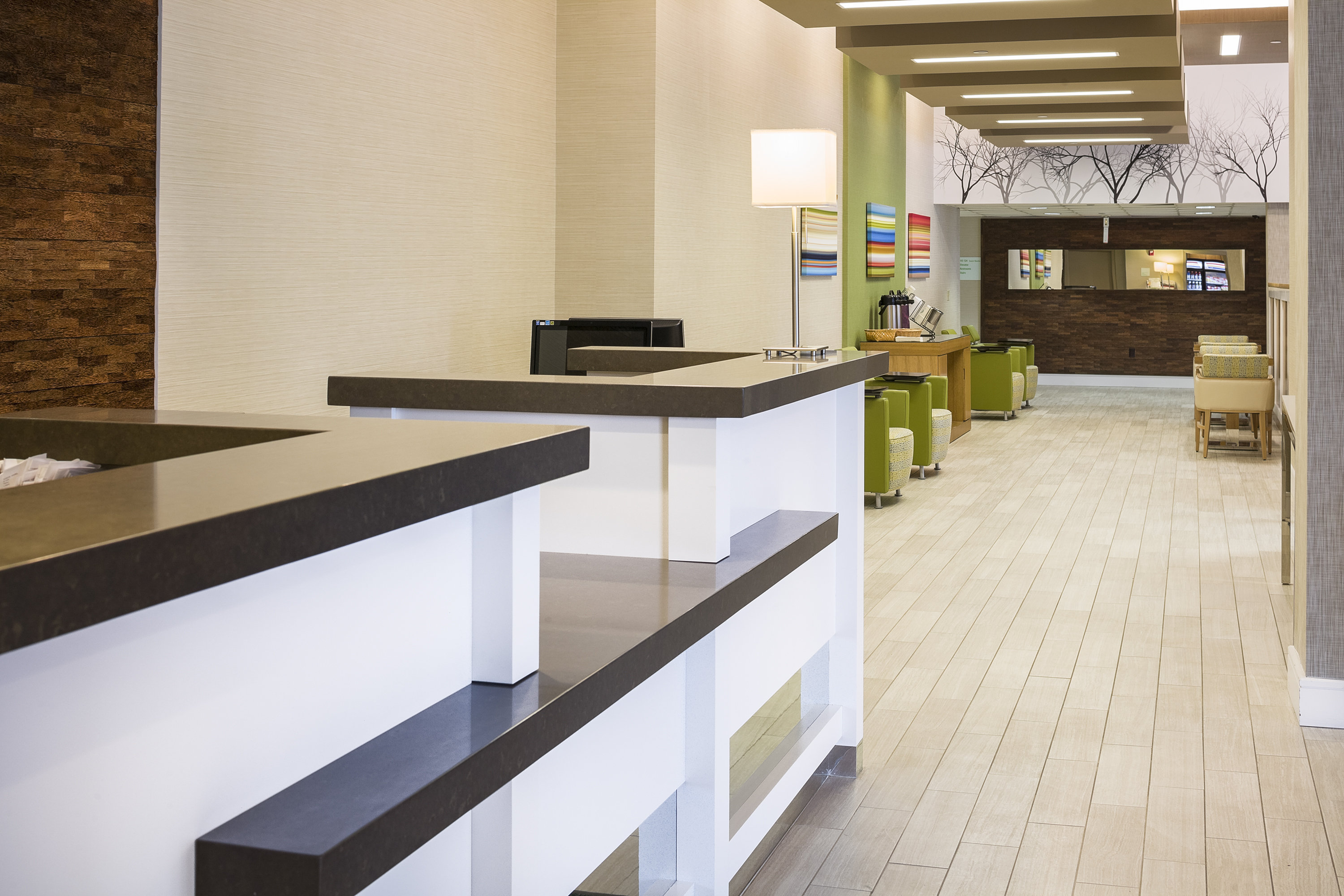 Holiday Inn Salem (I-93 At Exit 2) 8/43