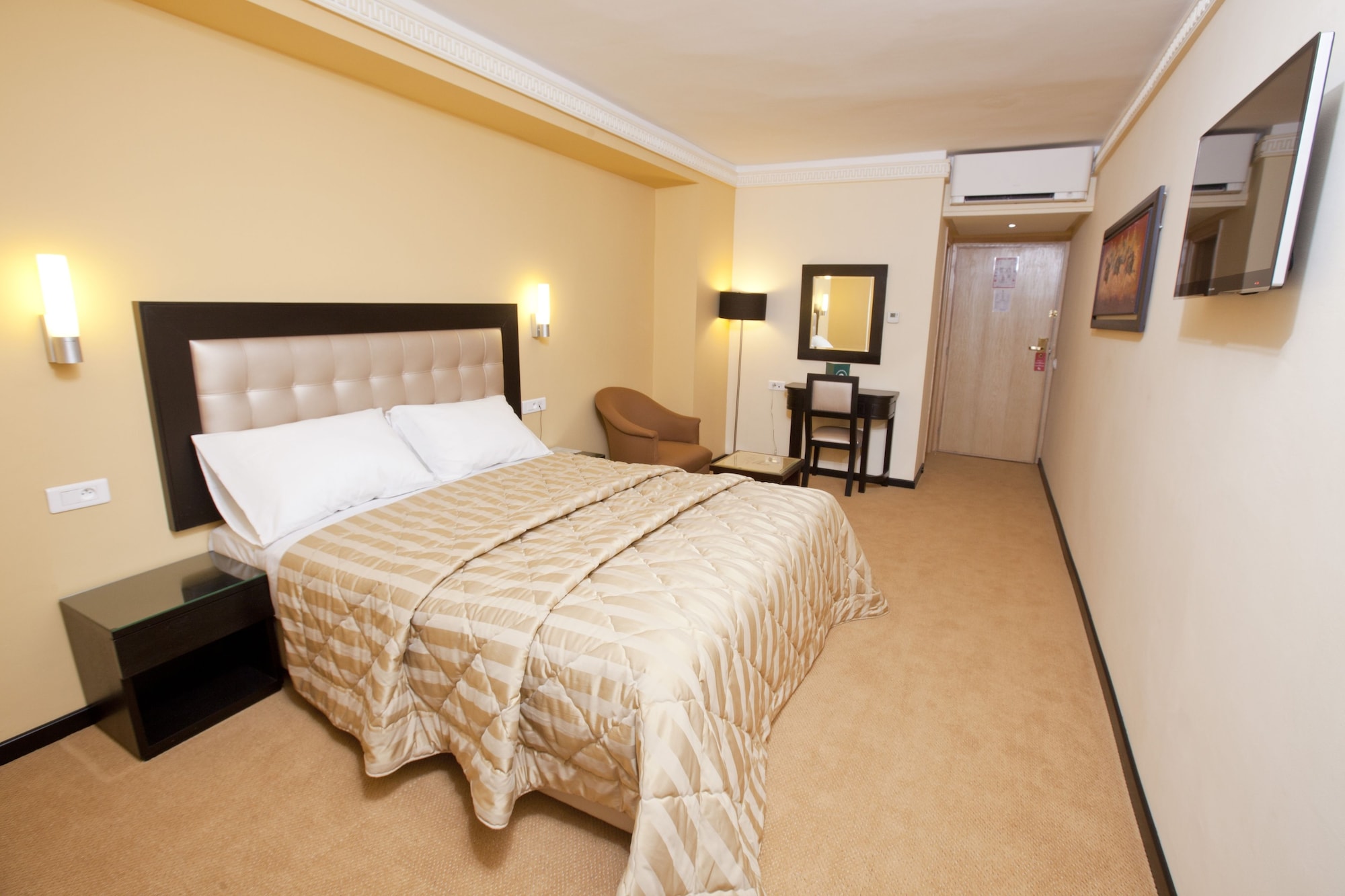 SUPERIOR, KING BED