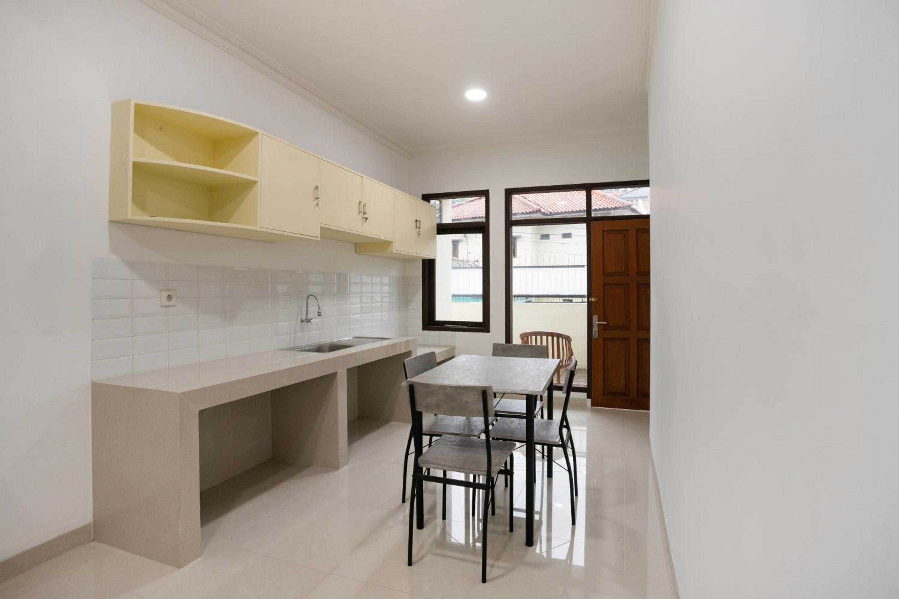 Hotel O Hegarbudhi Residence 34/49