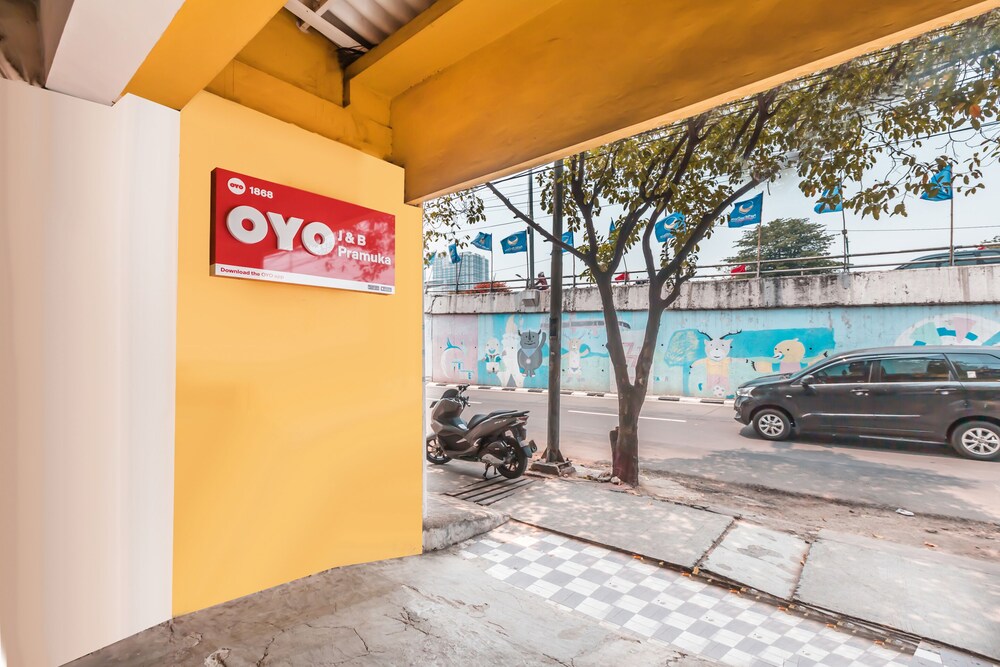 OYO 1868 J&b Room Pramuka 15/22