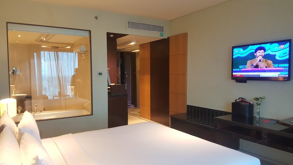 Vivanta Hyderabad, Begumpet 21/55