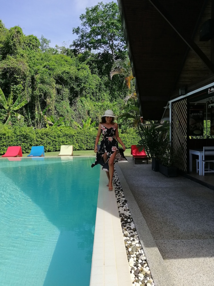 Naiharn Beach Resort 10/70