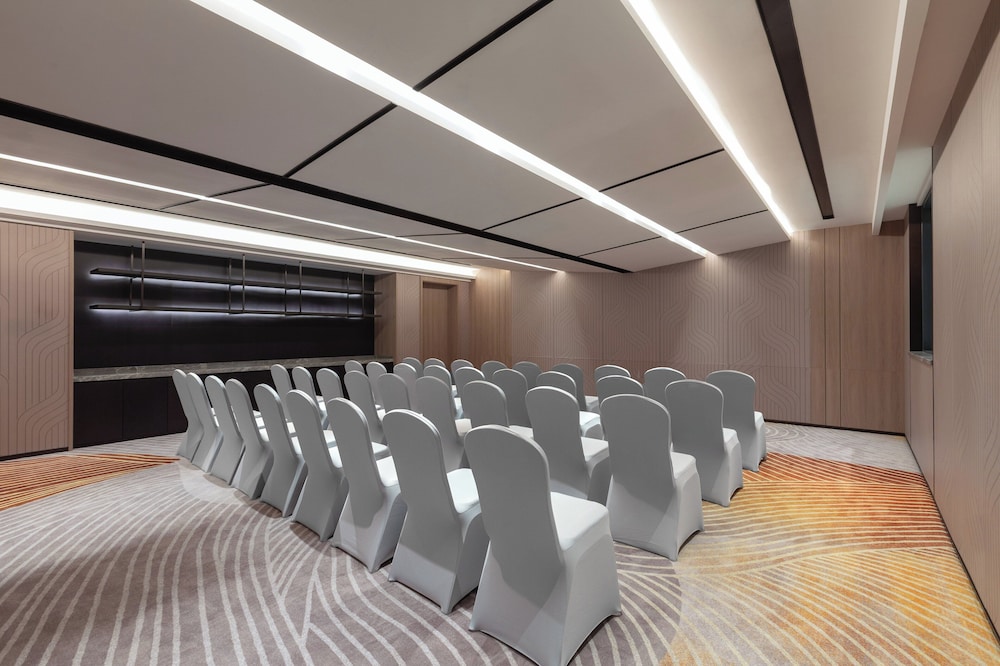 Holiday Inn Hotel & Suites Shanghai Changfeng by IHG 40/50