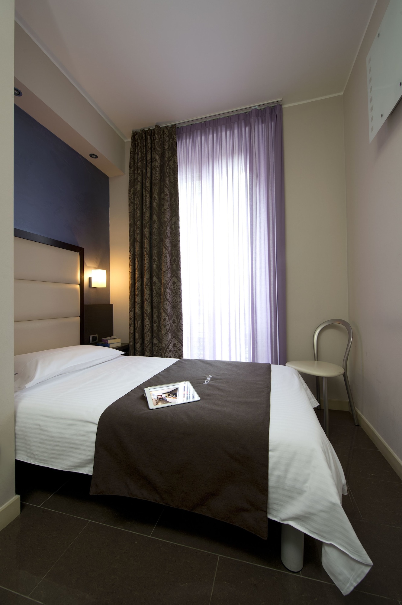 ROOM, SINGLE, FRENCH BED