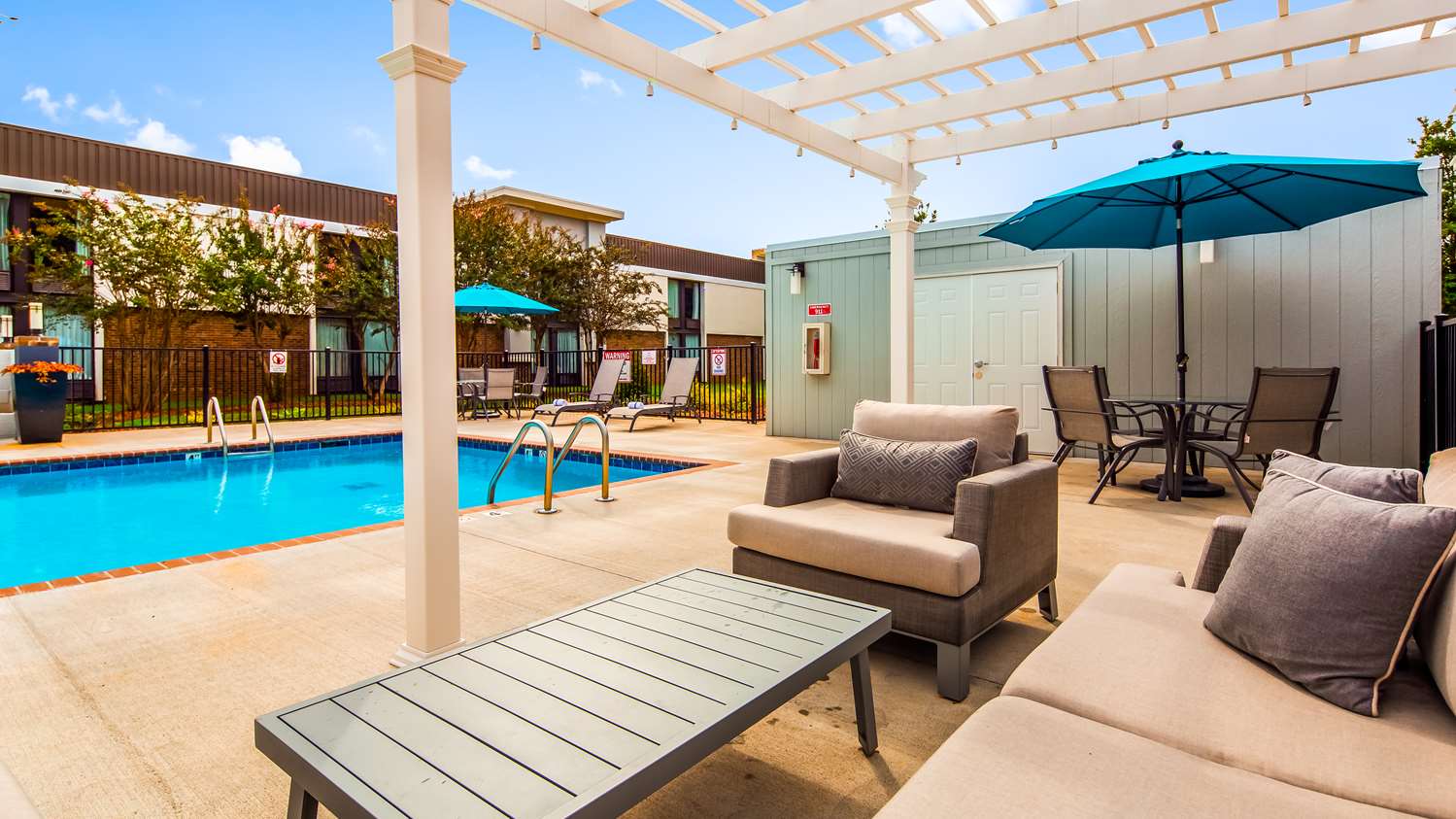 Best Western Plus Yadkin Valley Inn & Suites 4/7
