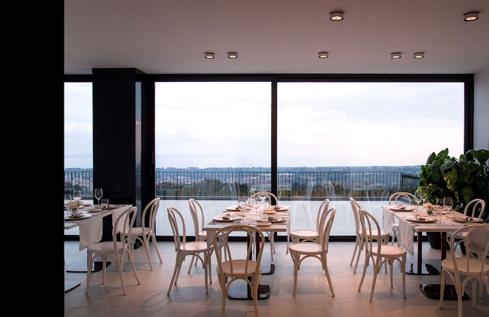 Tale Restaurant & Suite 60/75