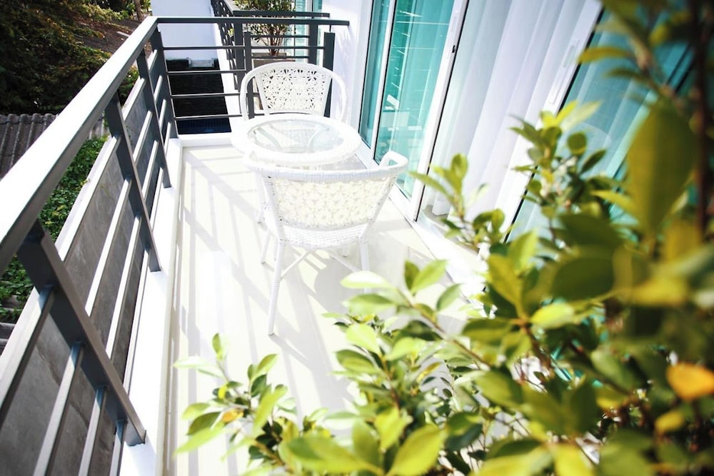 One World One Home Naiharn Hotel by ZUZU 6/50