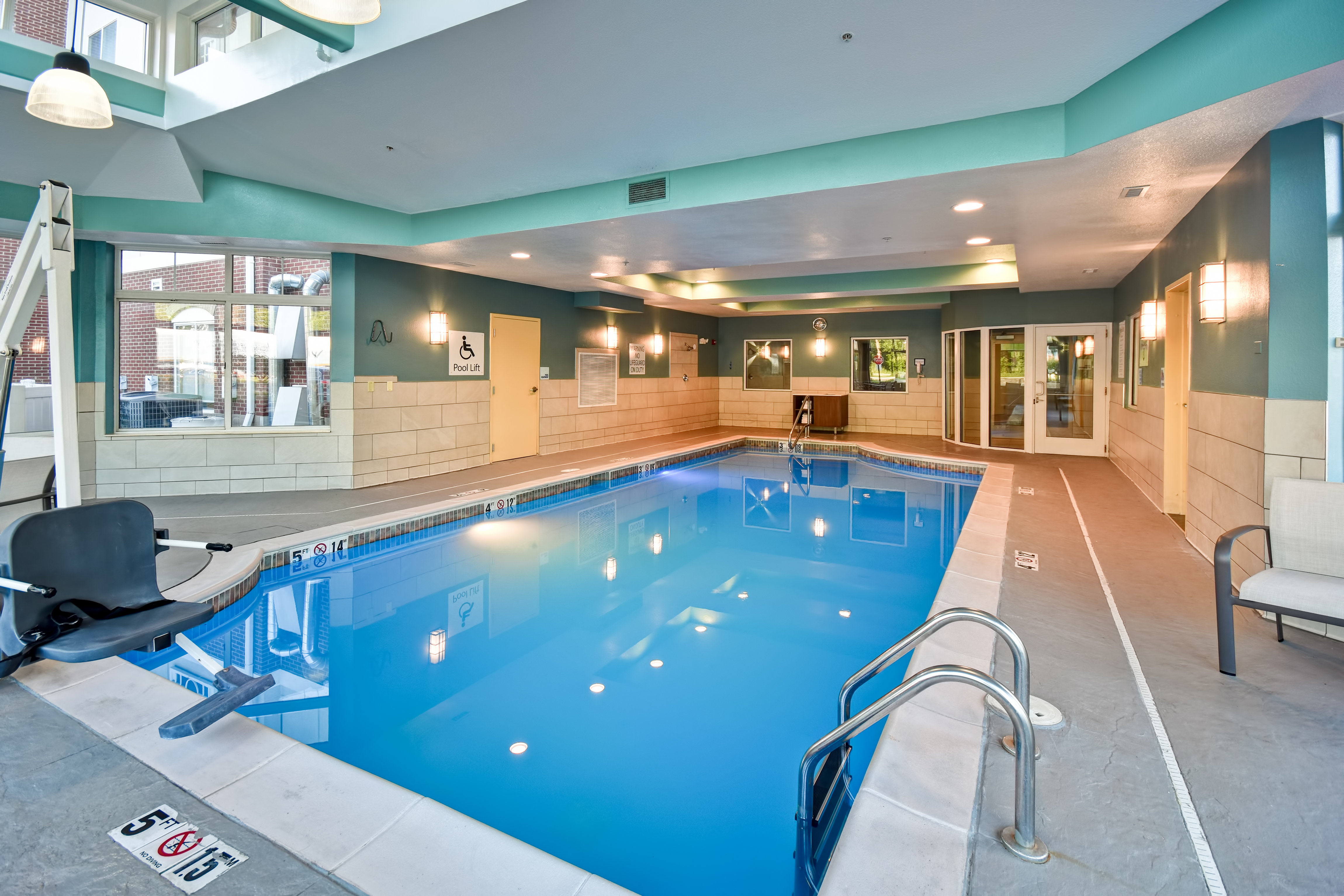 Holiday Inn Express Suites Schererville 30/57
