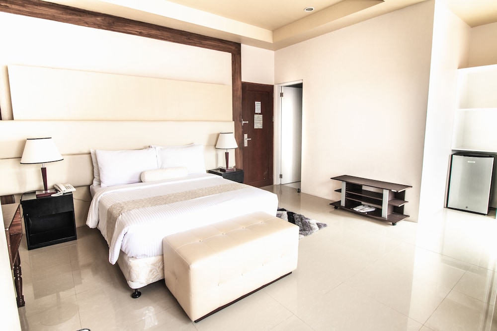 Sierra Hotel 24/46