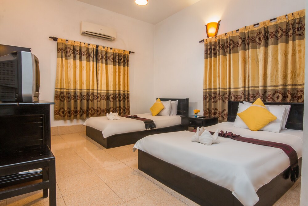 Bou Savy Guesthouse 13/68