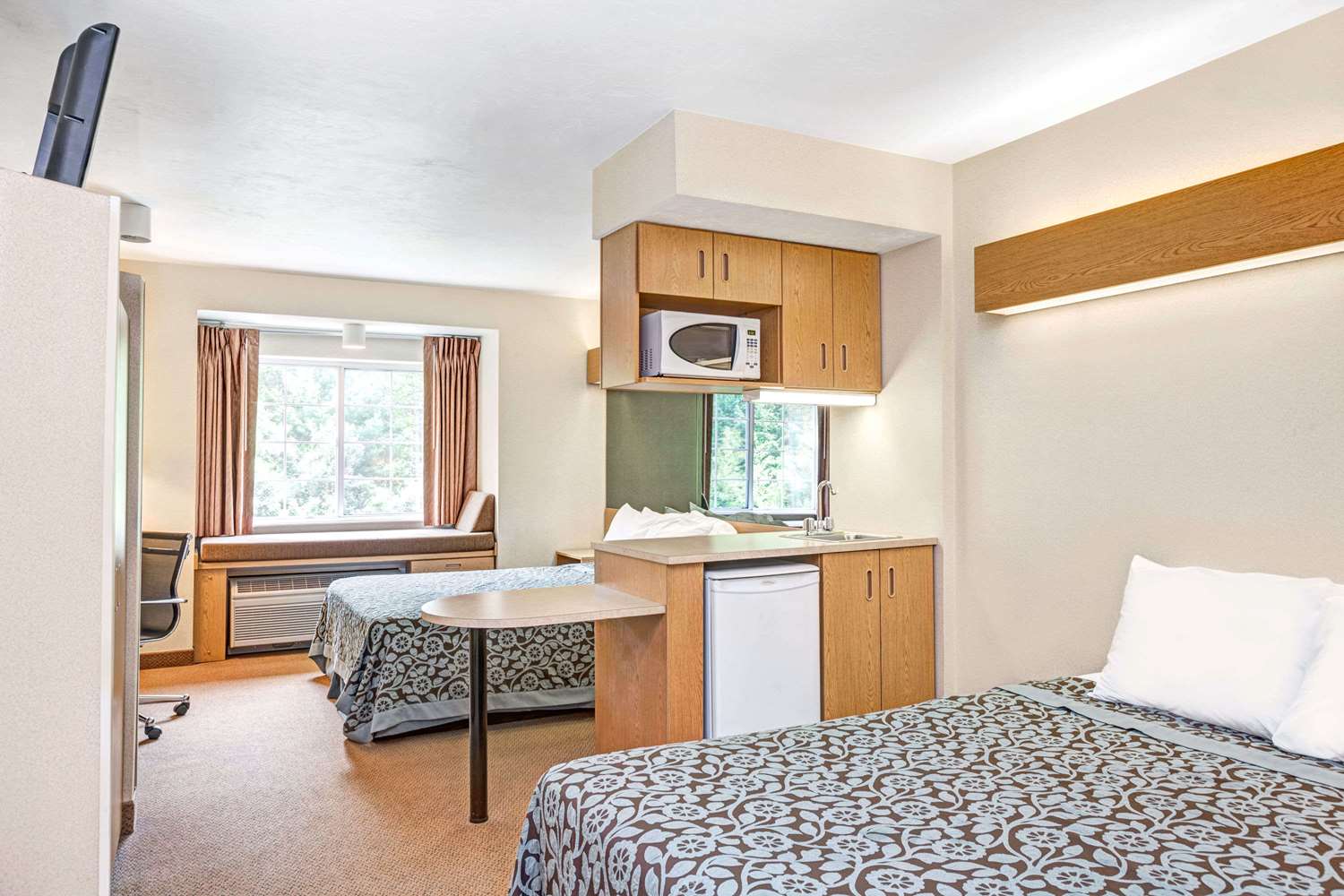 Sturbridge Hotel 17/18