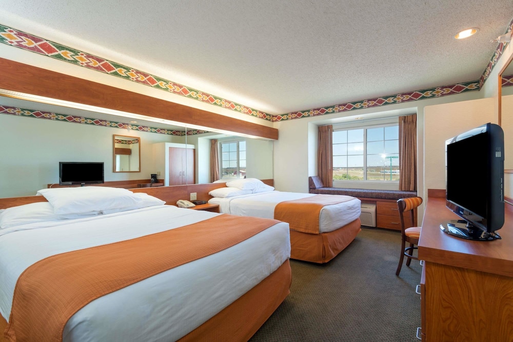 Microtel Inn & Suites by Wyndham Pueblo 14/29
