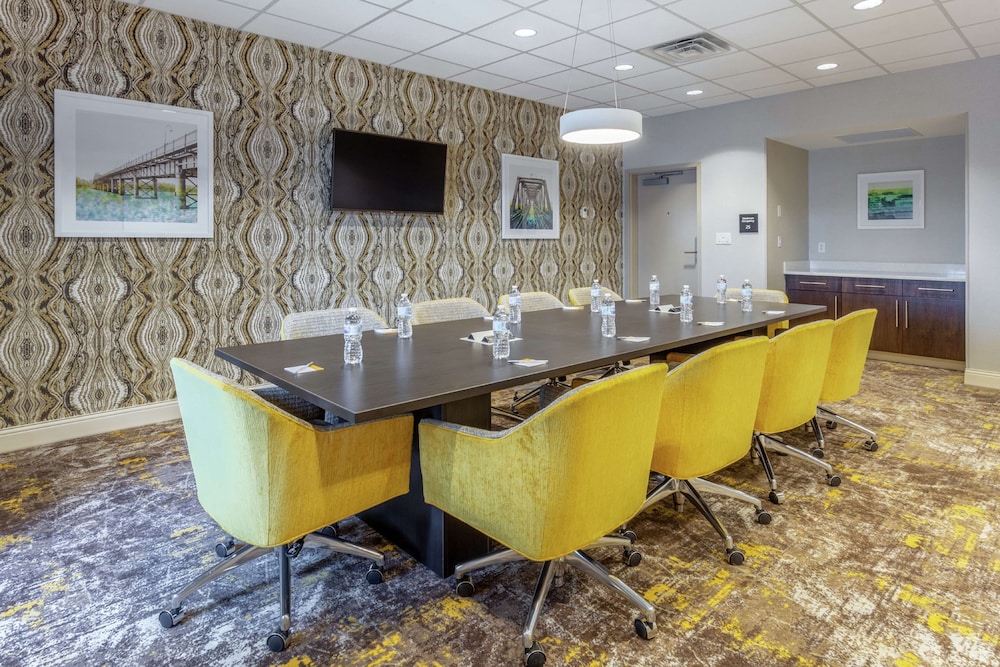 Hampton Inn & Suites Burlington IA 42/46