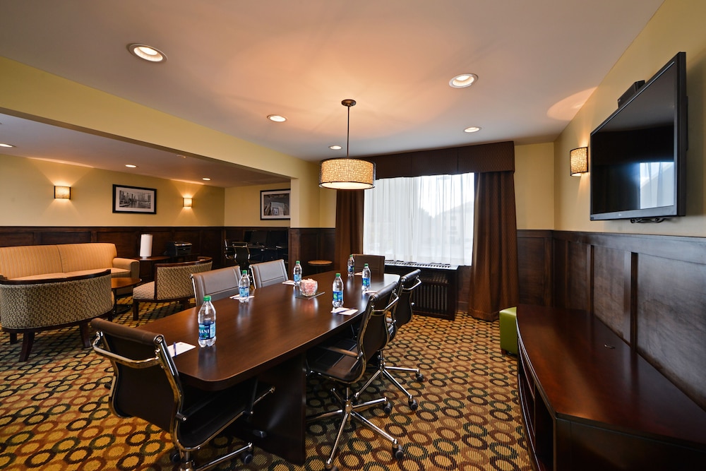 Best Western Glenview -Chicagoland Inn and Suites 38/44