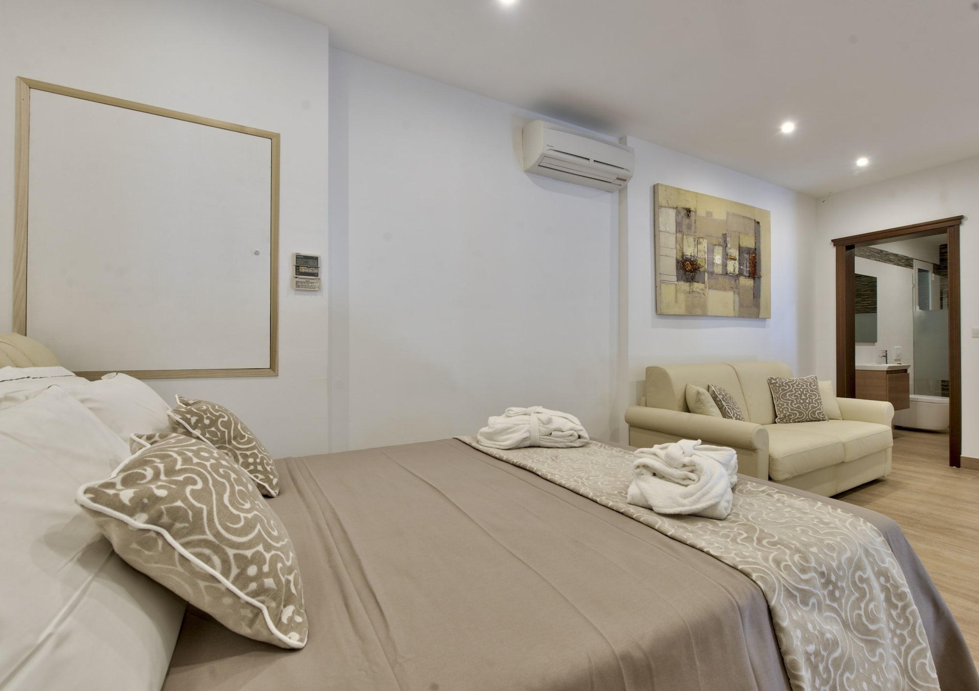 جناح بسريرين كوين بإطلالة على الحديقة بغرفتي نوم مع أريكة، PALAZZO VIOLETTA 4/10