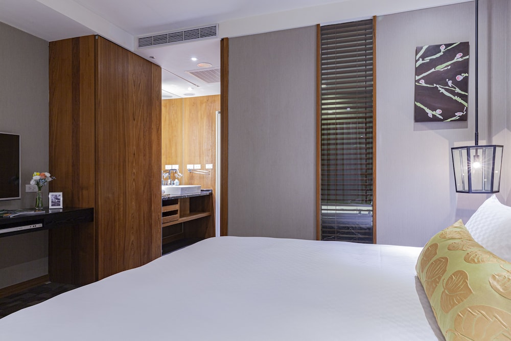 Pacific Business Hotel 12/70