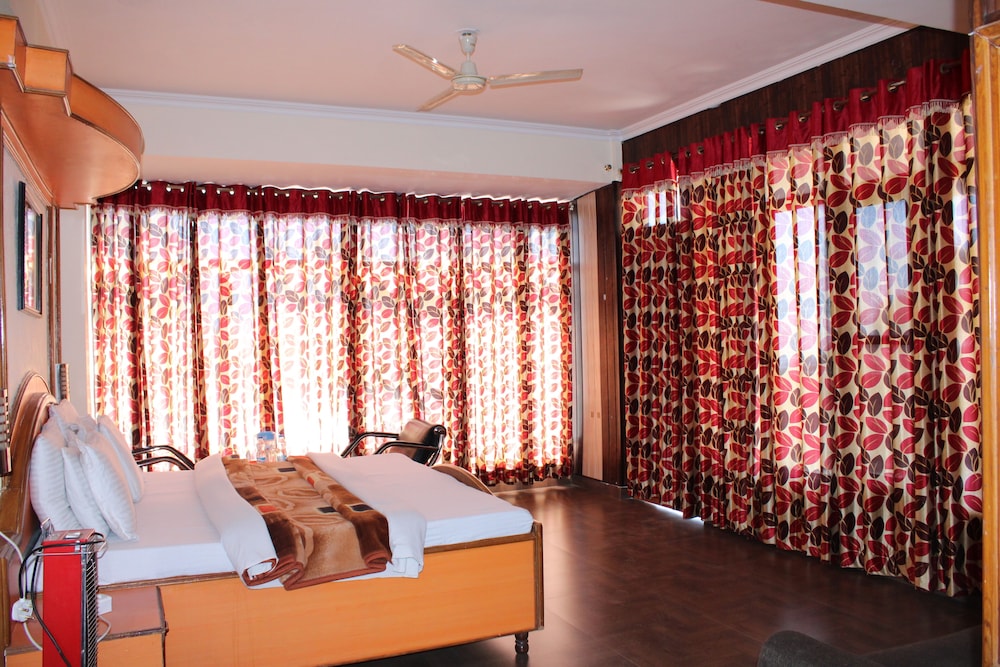 2 Bedrooms, Family, 1 Double and 1 Single Bed, Valley View