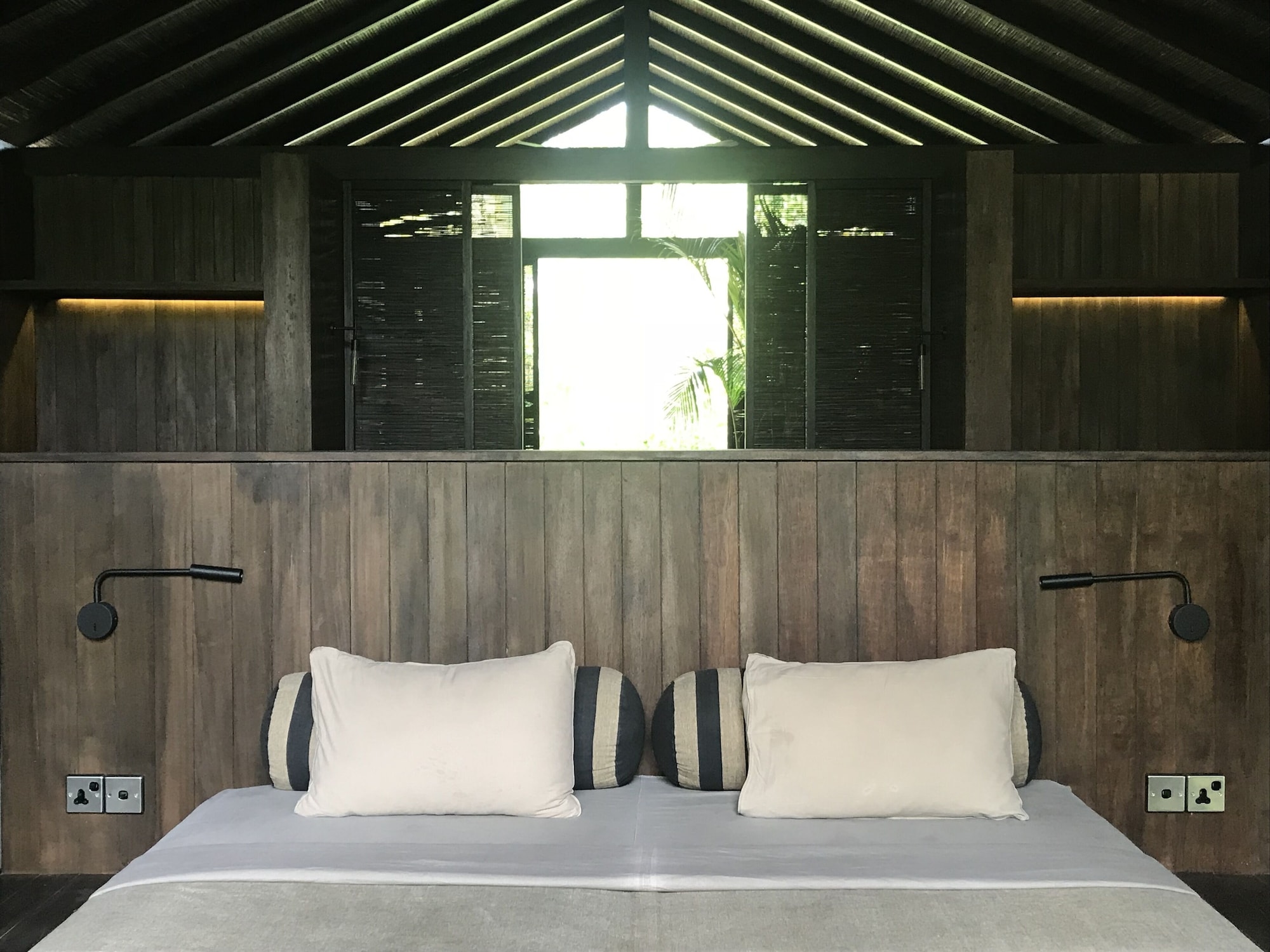 LUXURY, BUNGALOW, KING BED, LAKE SIDE, GARDEN VIEW