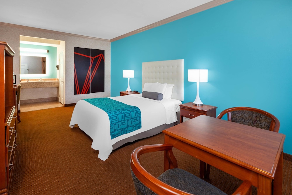 Room, Queen Bed, Accessible