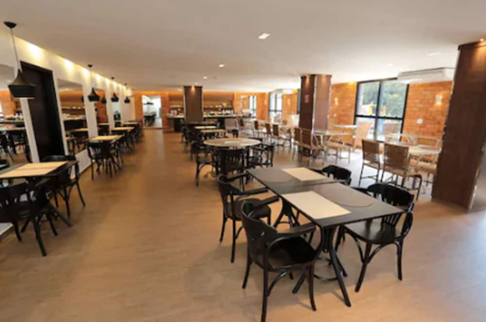 Oasis Plaza 35/47