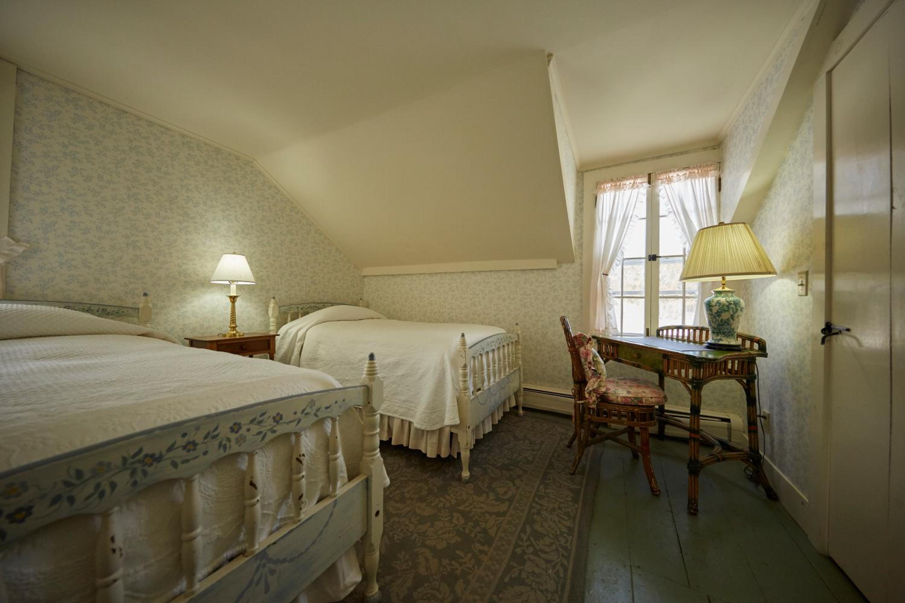 2 Bedrooms, Village, Suite