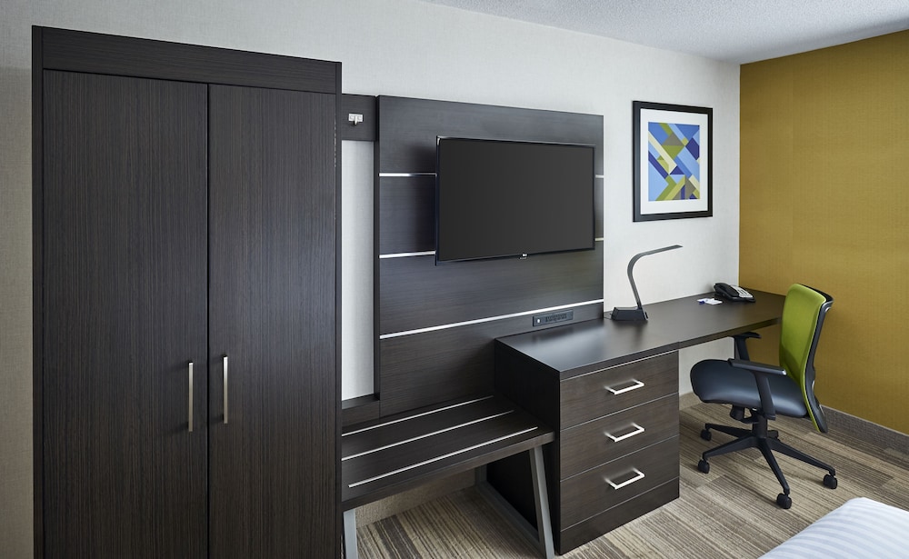Holiday Inn Express Windsor Waterfront 54/77