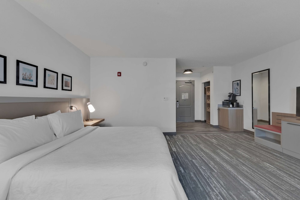 ROOM, KING BED