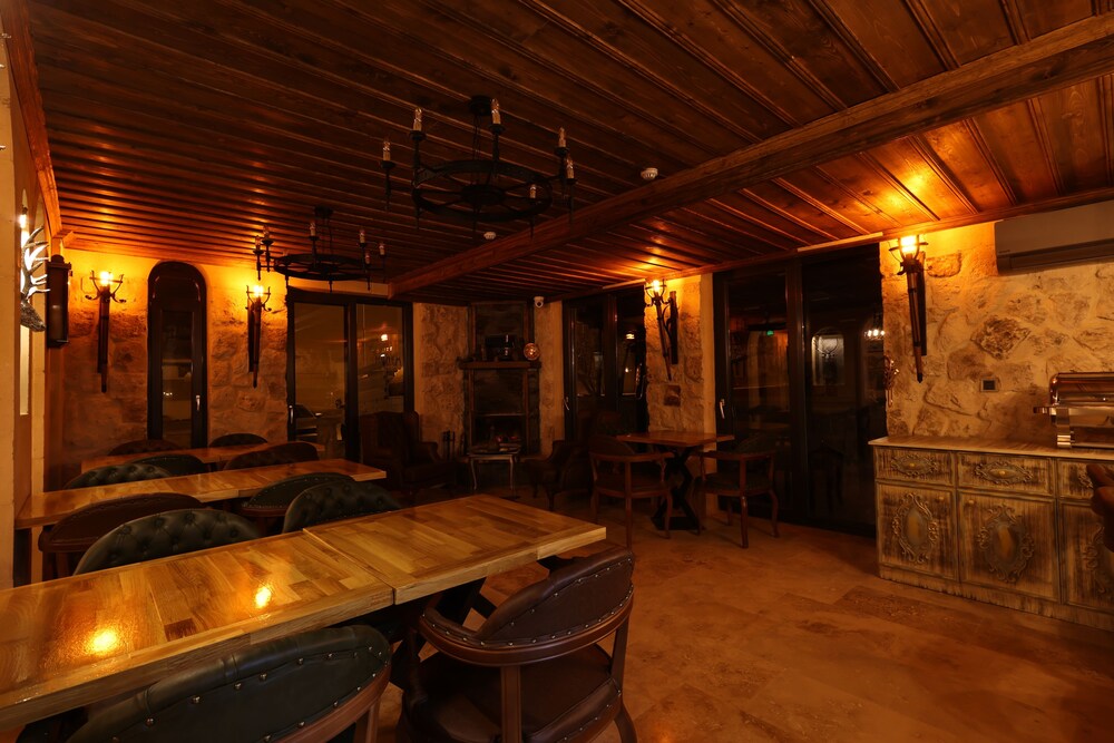 Alika Castle House 26/39