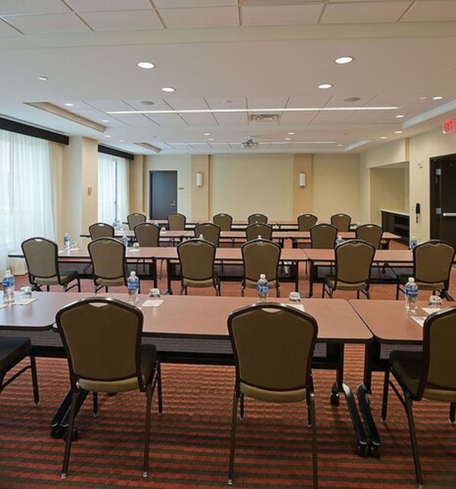 Hyatt Place Bloomington/Normal 48/56