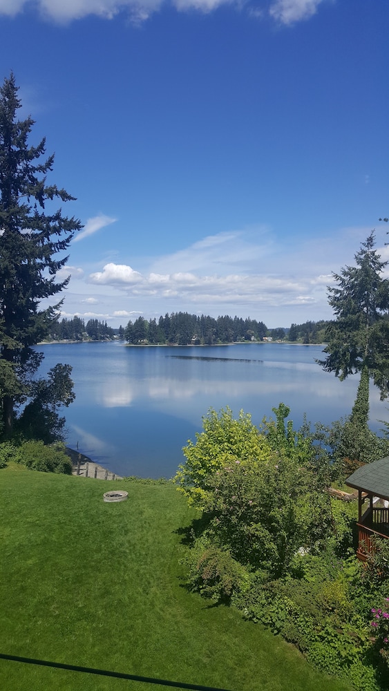 Oyster Bay Inn & Suites 65/70