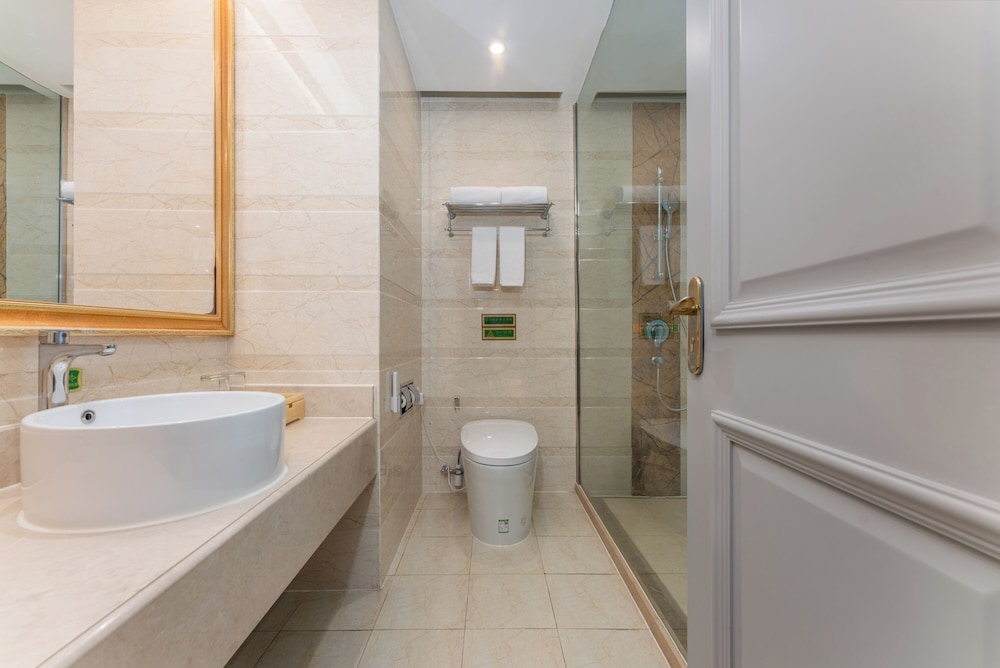 Vienna International Hotel (Shanghai Pudong International Airport Branch) 47/49