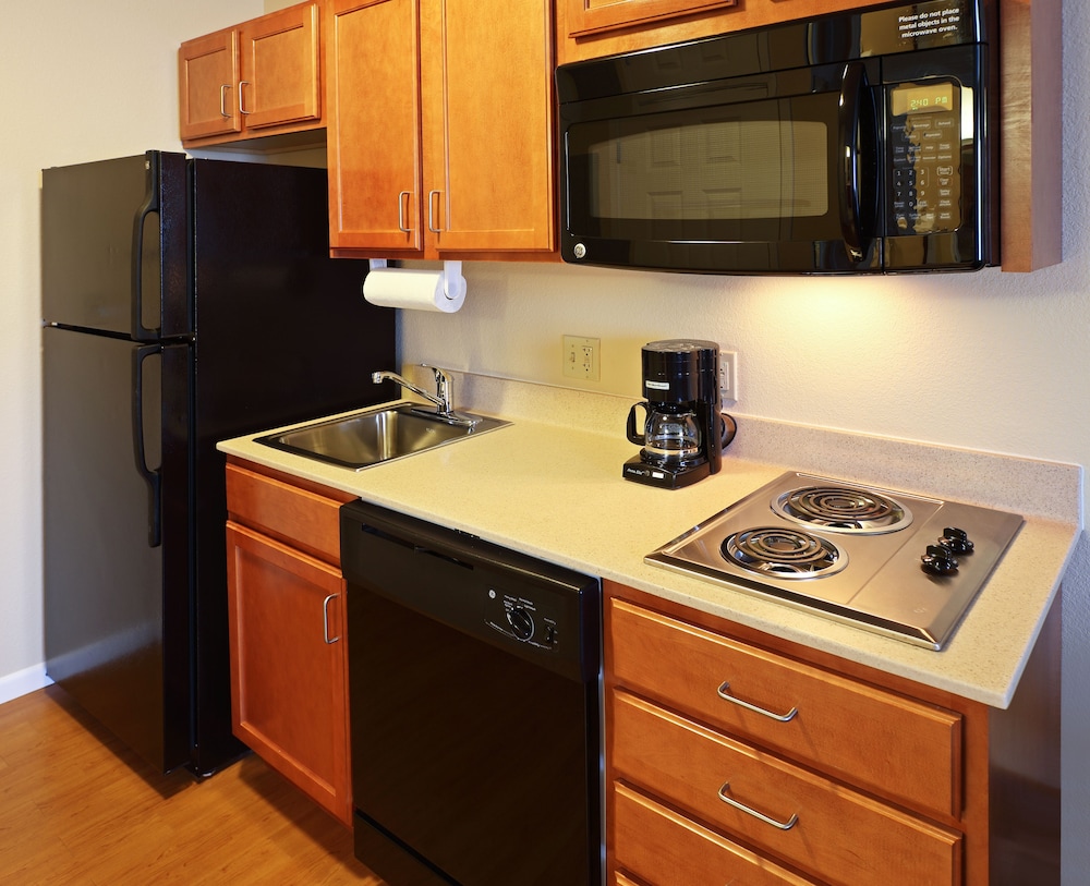 Candlewood Suites Fayetteville – University of Arkansas 45/63