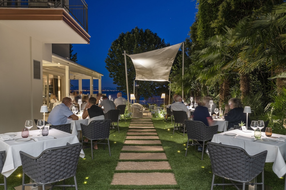 Villa Rosa Hotel 58/65