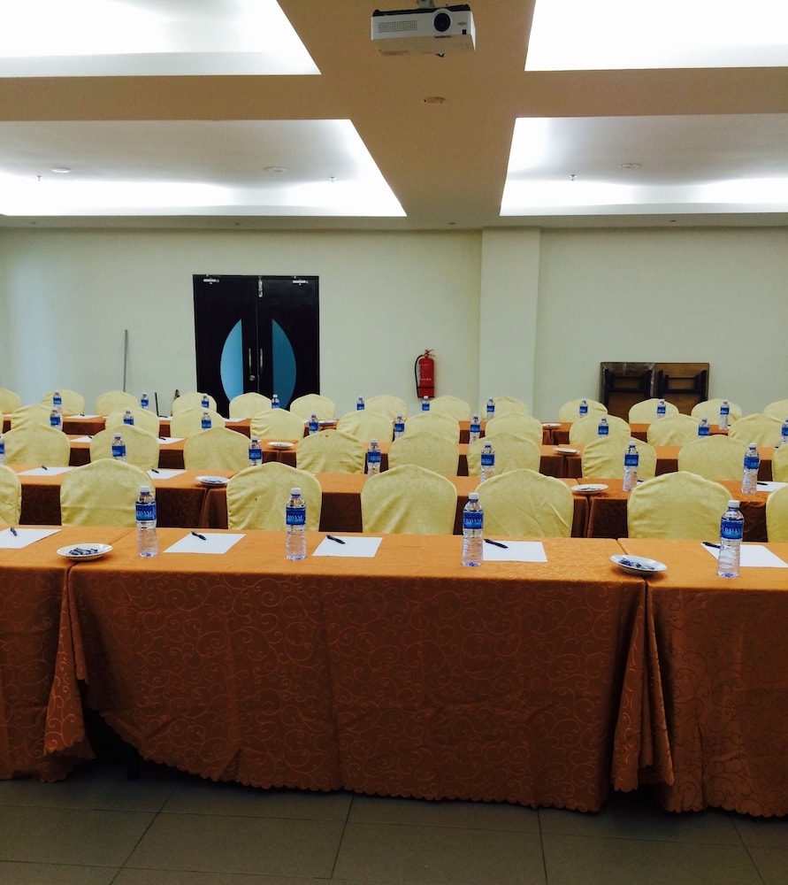 Grand Court Hotel 53/56
