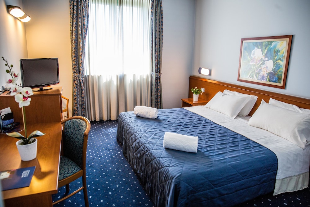 HOTEL GLIS 12/64