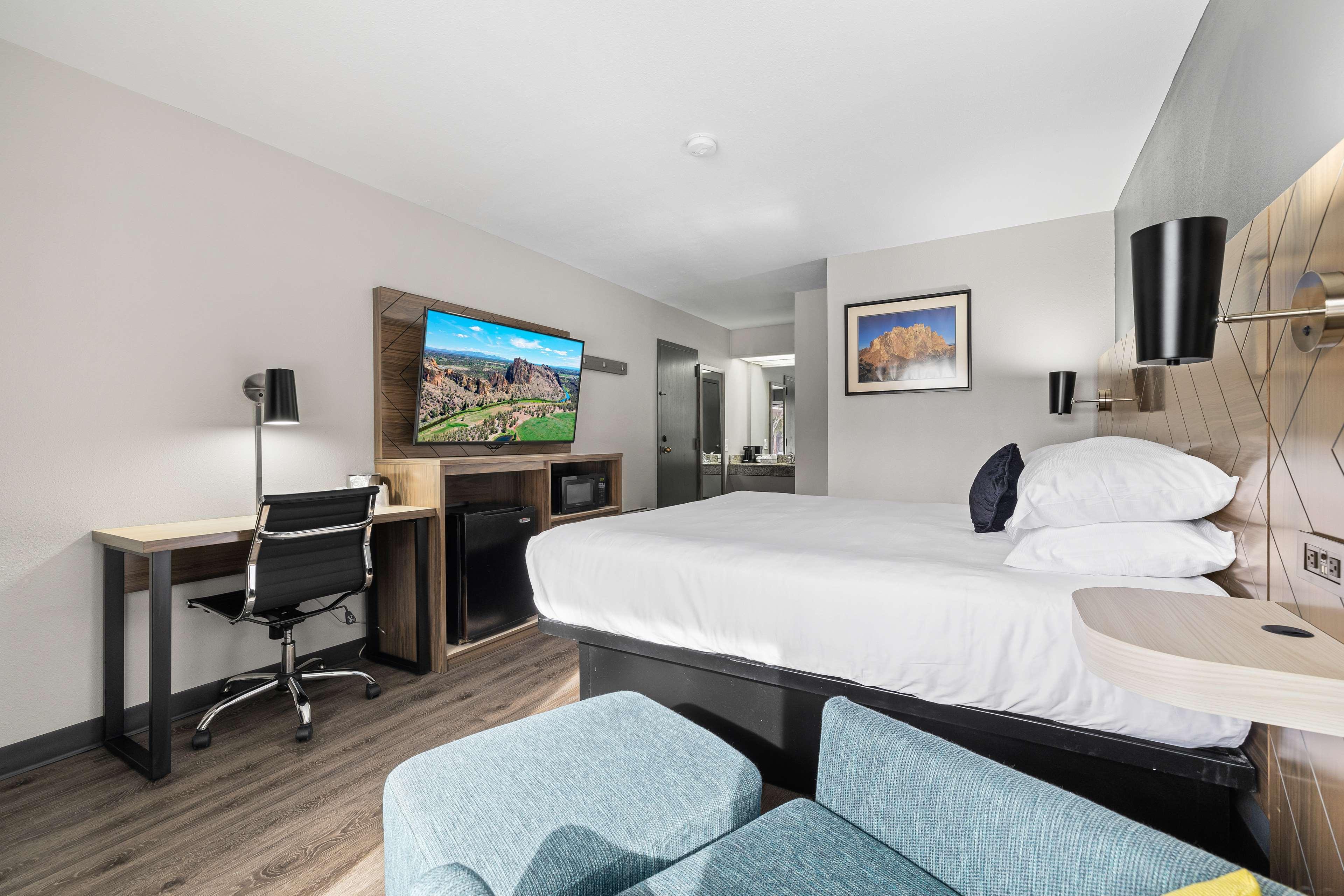 ROOM, KING BED