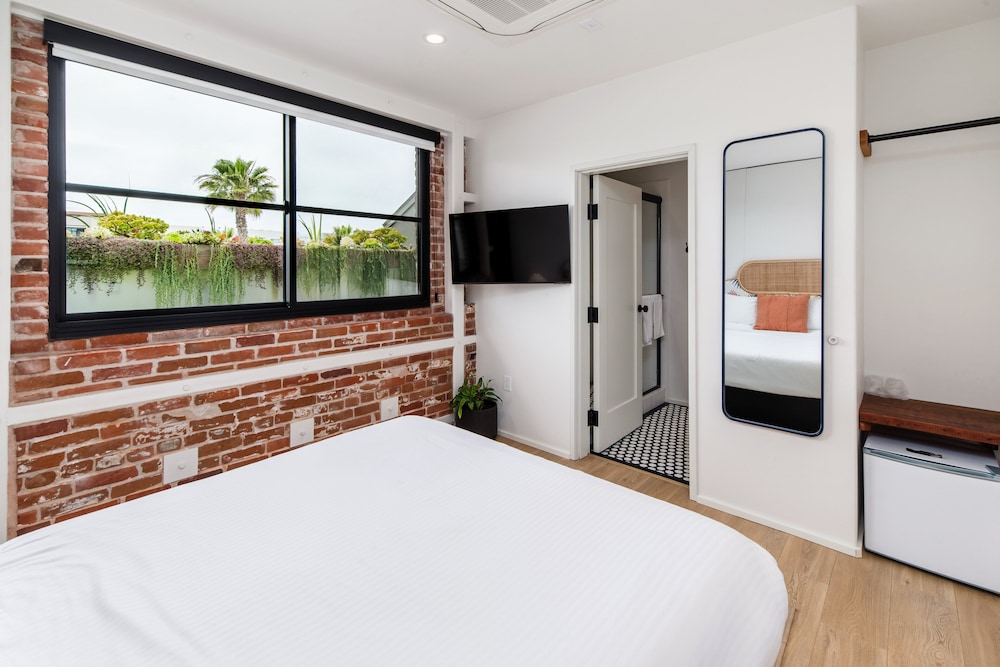 The Brick Hotel 13/50