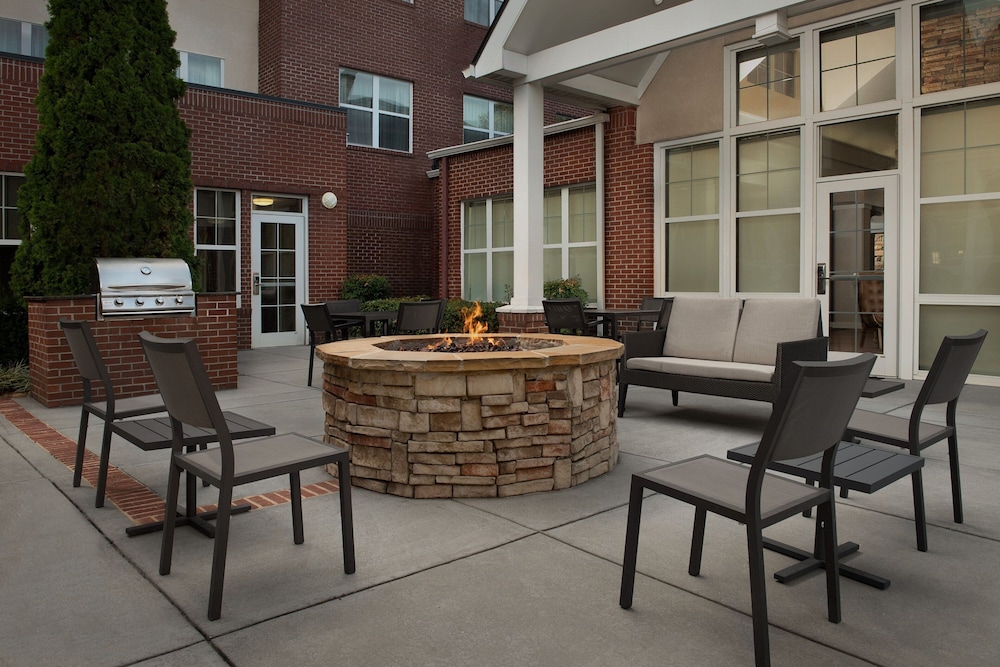 Residence Inn Greensboro Airport 32/51