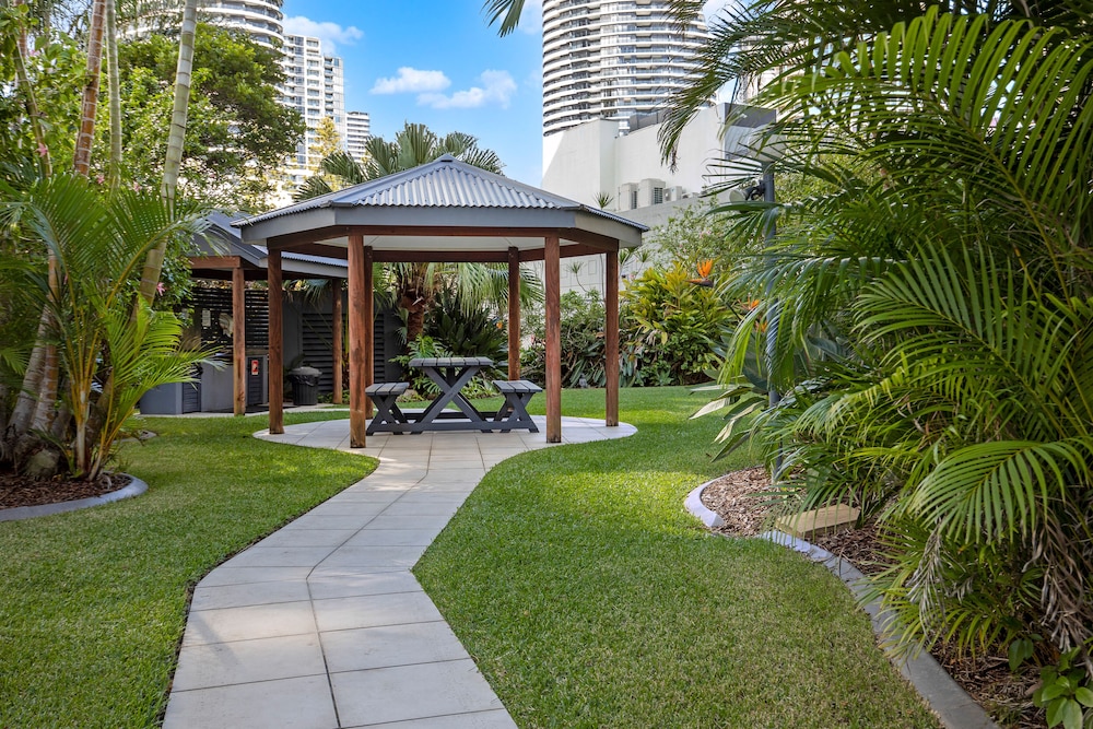 Pacific Resort Broadbeach 76/77