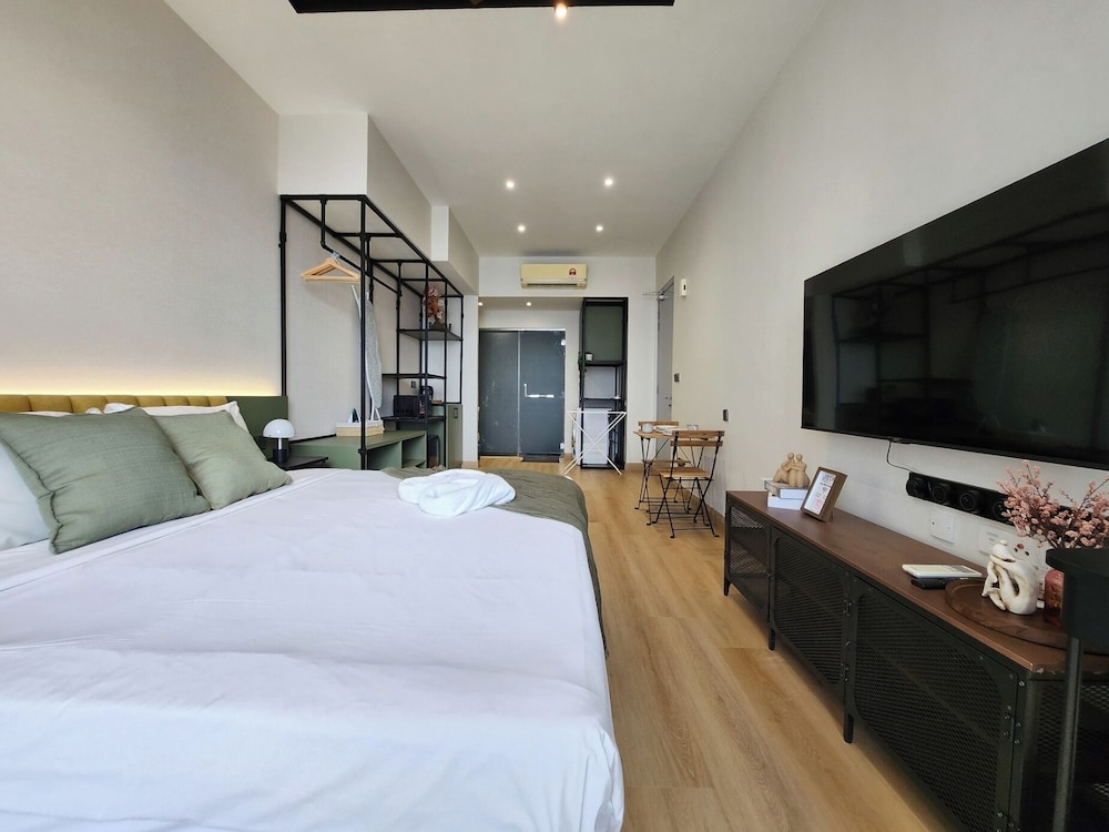 Modern, Deluxe, Studio, King Bed