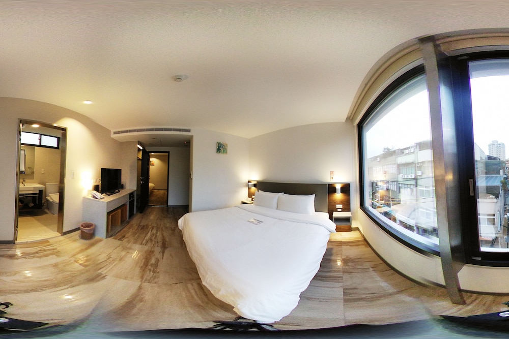 DELUXE, DOUBLE BED