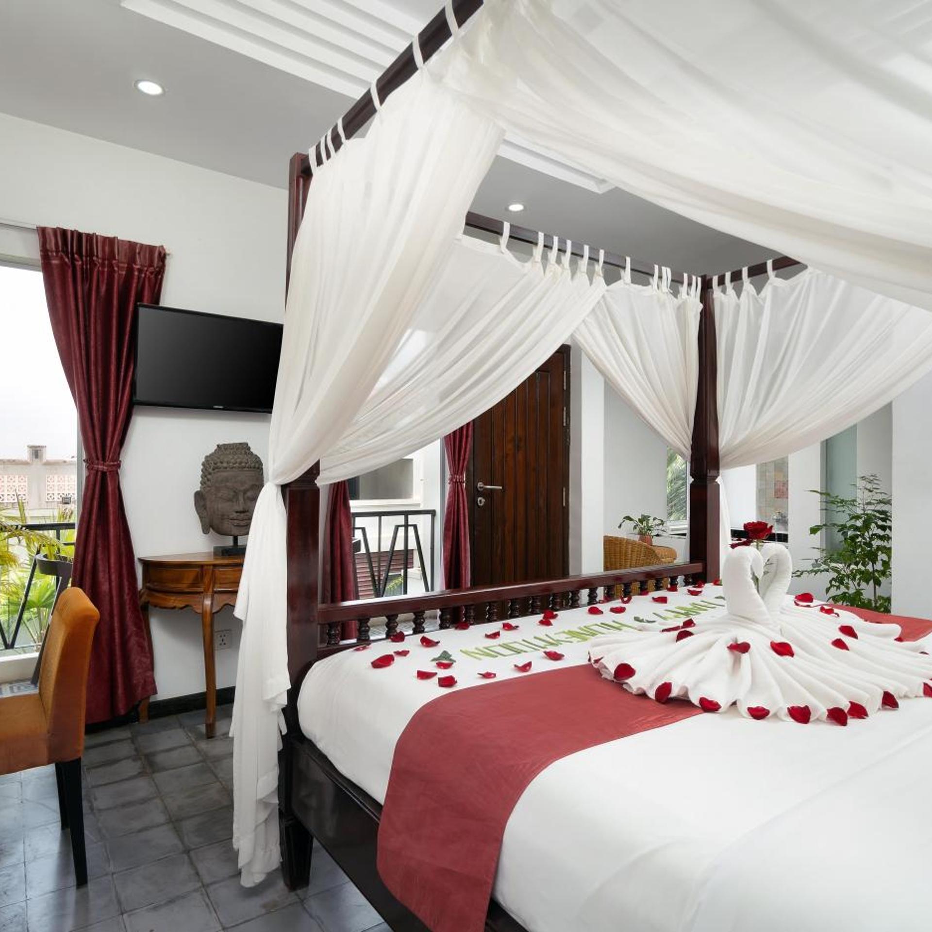 جناح شهر العسل بإطلالة على المسبح بشرفة، Boutique Indochine d Angkor 4/10