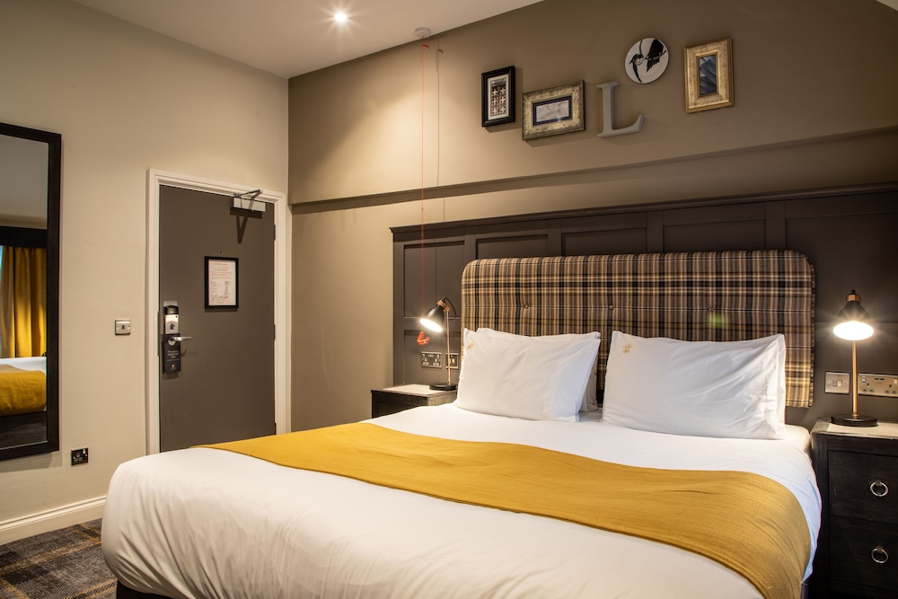 Wet, Queen Bed, Accessible